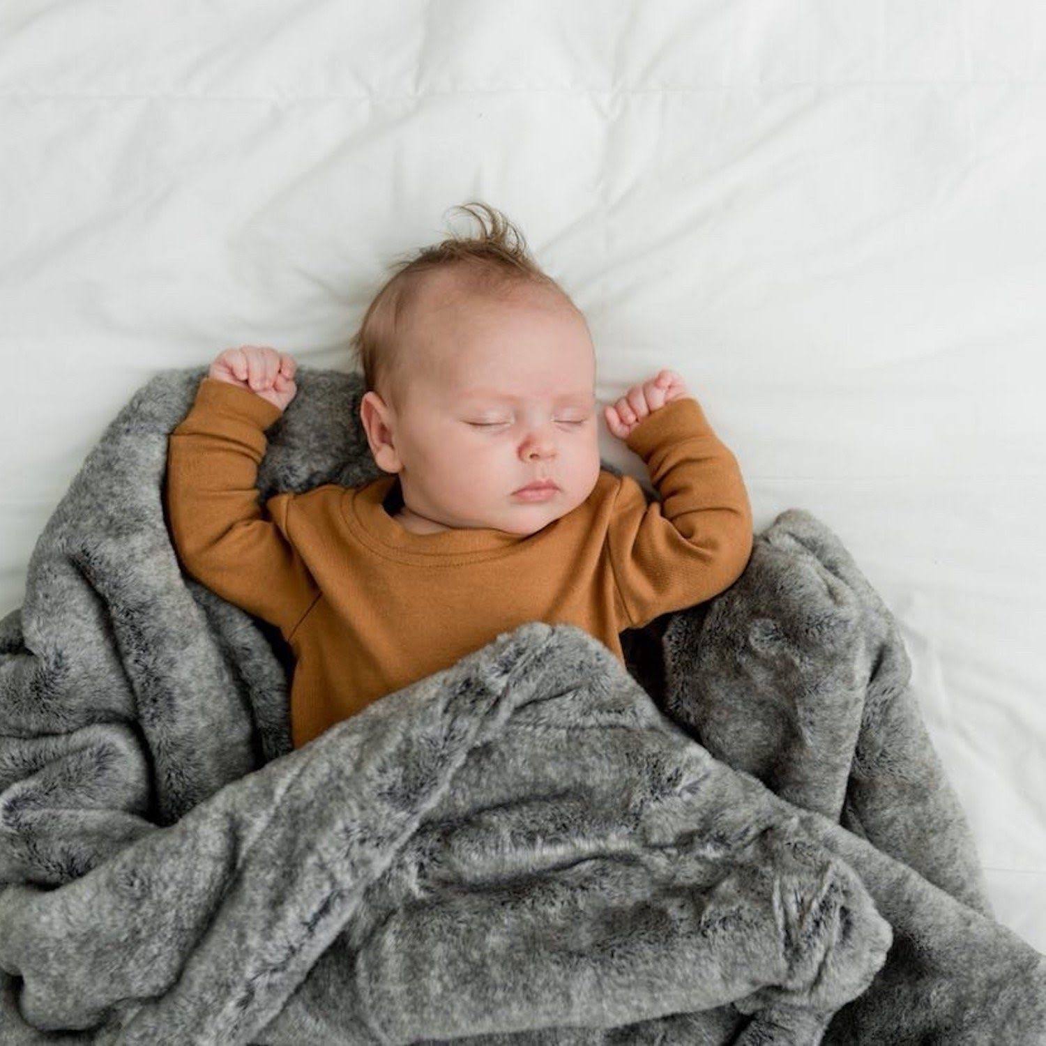 Chinchilla Grand Faux Fur Receiving Blanket TL_IH9HOFVM