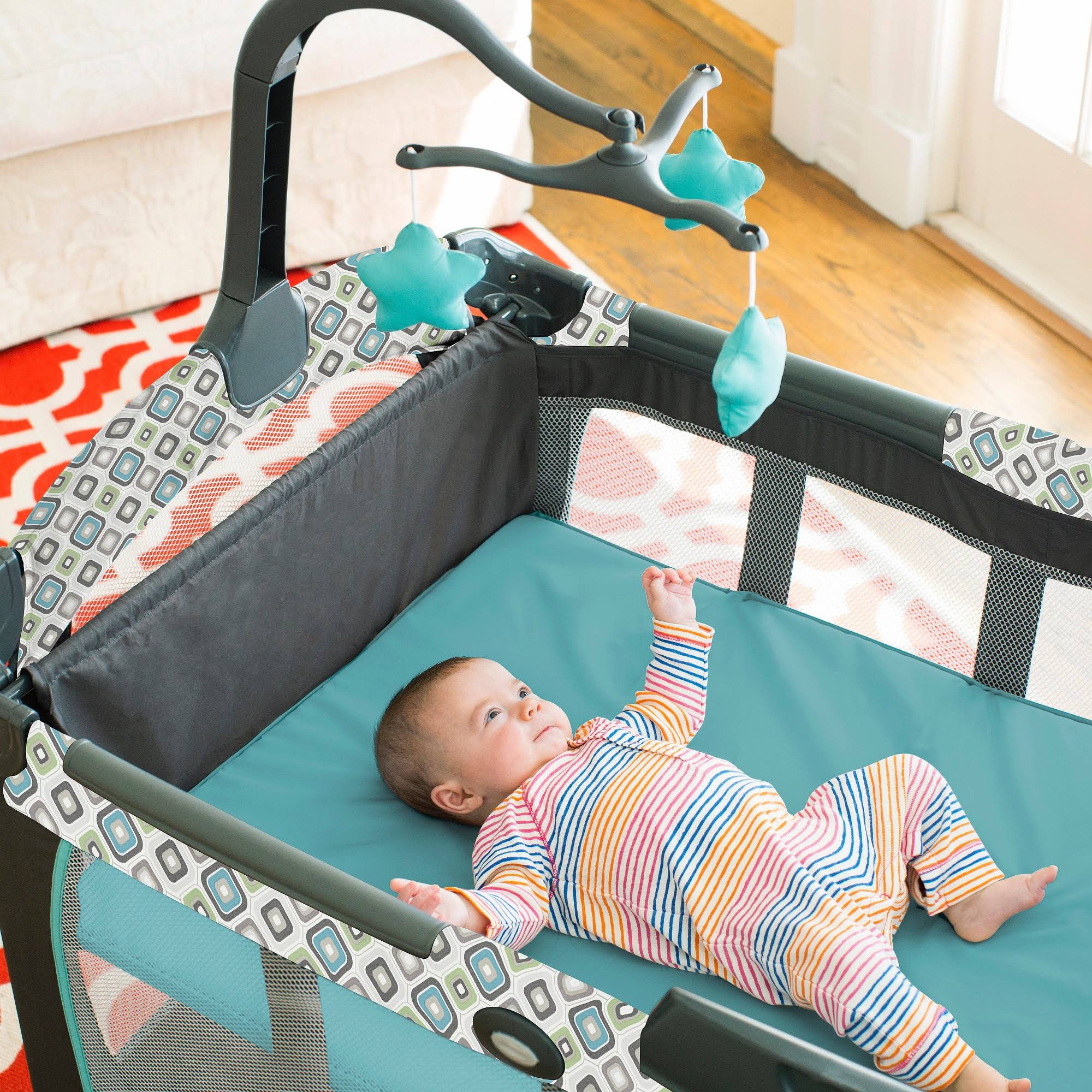 Graco Pack 'N Play Playard Portable Napper And Changer, Q5_4Y8QDHN3