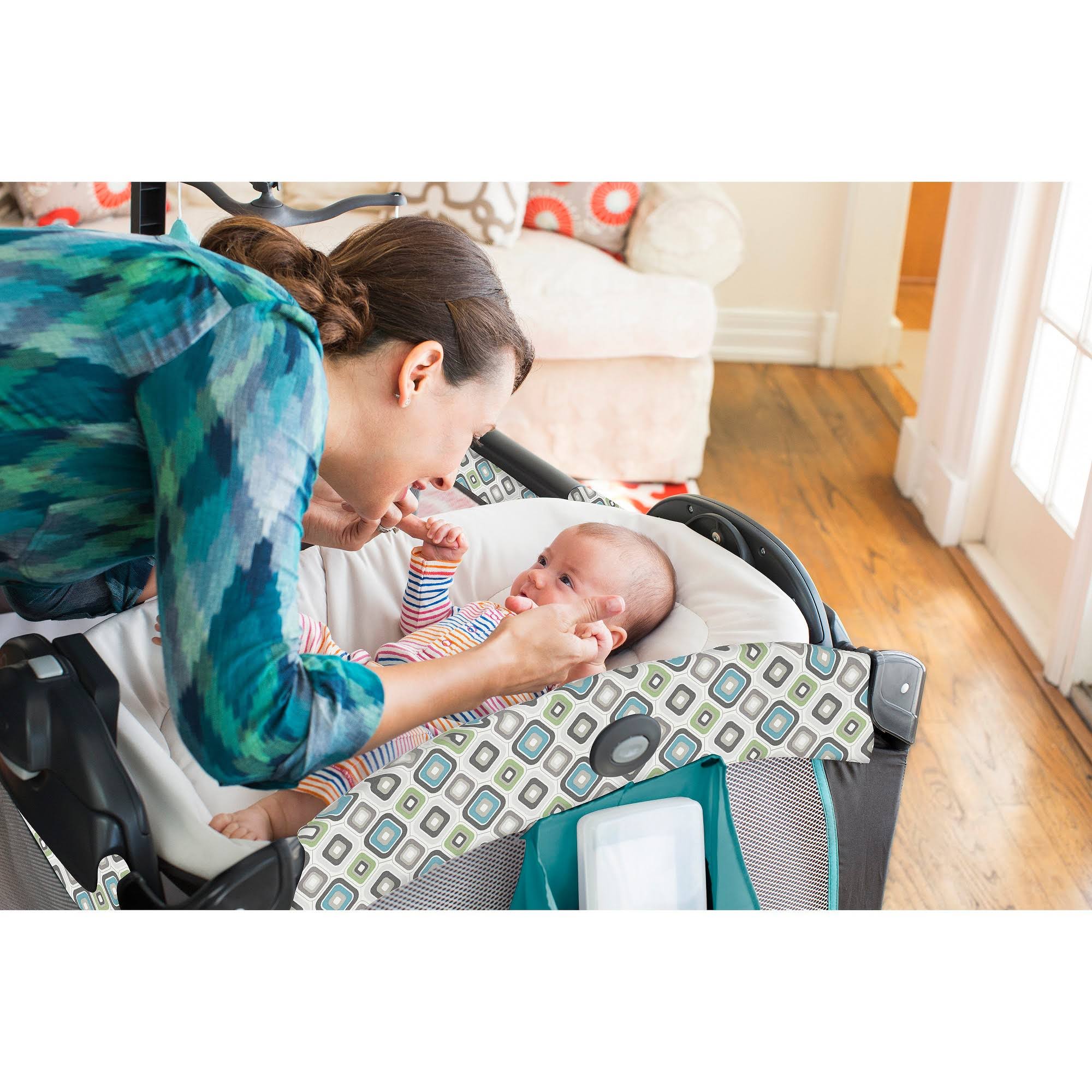 Graco Pack 'N Play Playard Portable Napper And Changer, Q5_4Y8QDHN3