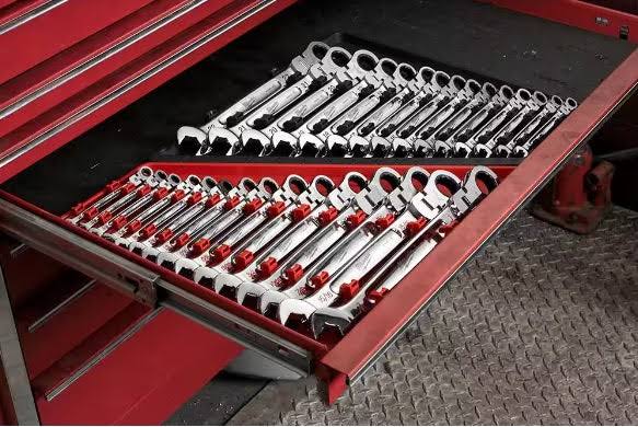 Milwaukee Flex Head Ratcheting Combination Wrench Set Bundel - 2 Items - Metric (8mm - 22mm) - Sae (1/4 - 1) 48-22-9513 48-22-6H_CLNTWMYK